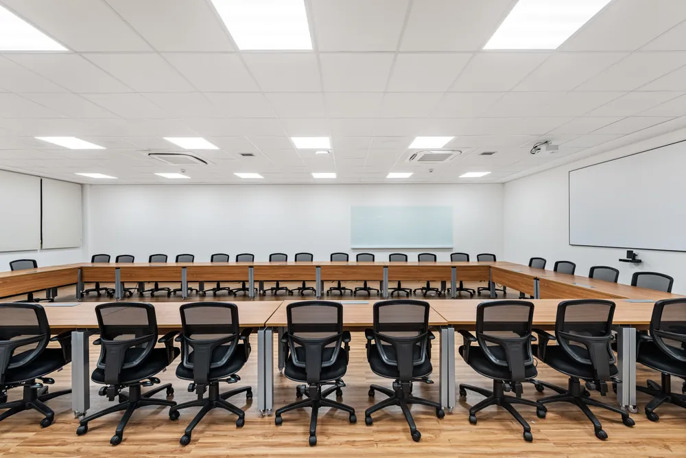 Sala para reuniões em grupo no retrofit da Colgate-Palmolive em São Bernardo do Campo, SP
